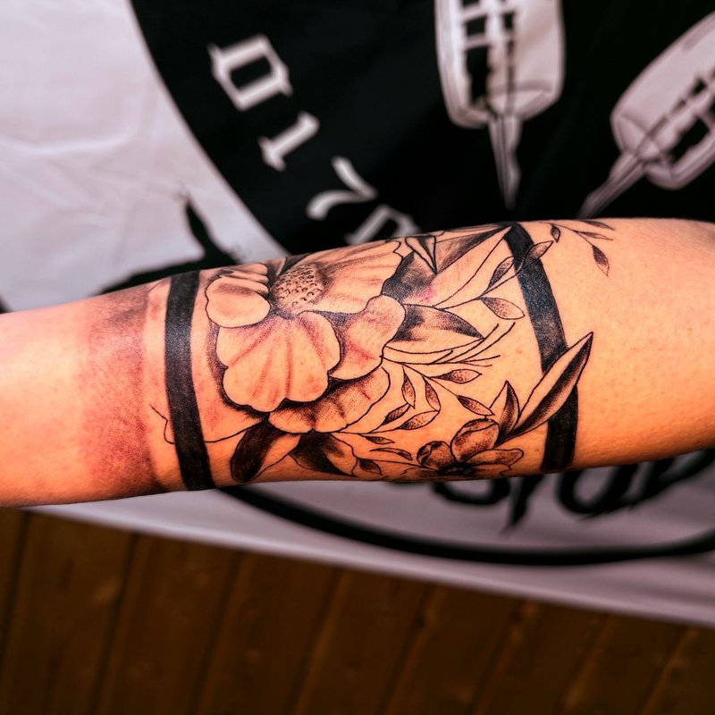 Blumen Armband Tattoo
