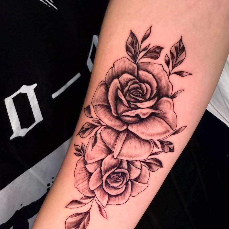 Zwei Rosen Unterarm Tattoo